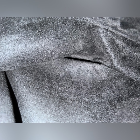 TOD’s black Pebbled Leather bag with dark gray Suede Interior.  Meas. 15 x 9in - Picture 10 of 16